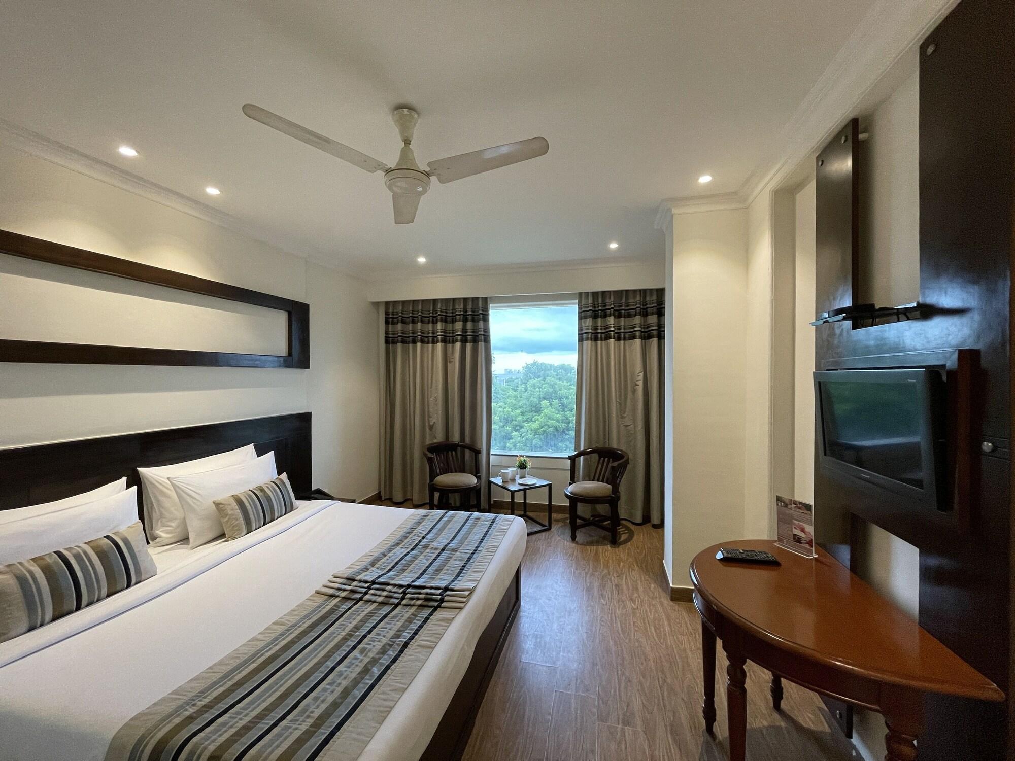 Royale Sarovar Portico Agra Hotel 4*