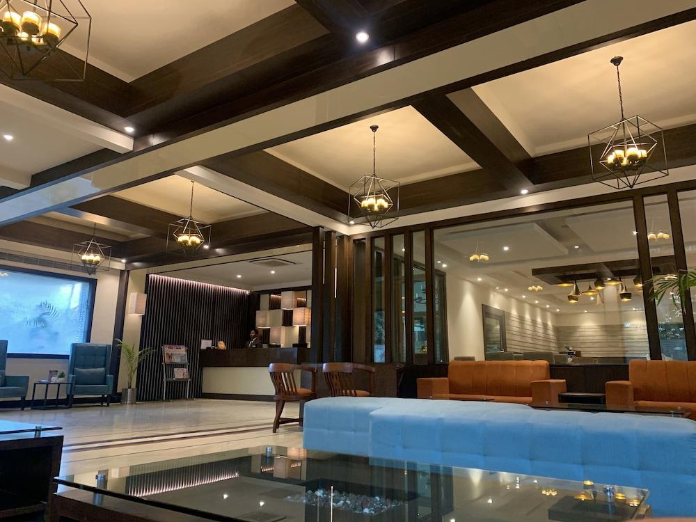 Hotel Royale Sarovar Portico Agra 4*