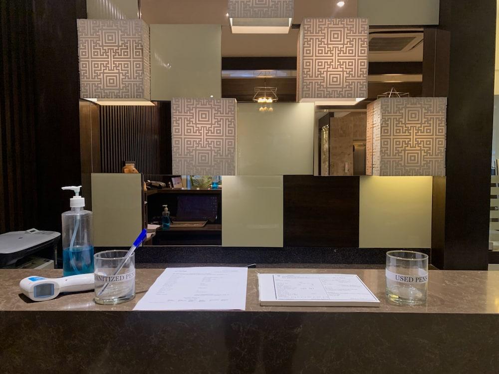 Royale Sarovar Portico Agra 4* Agra (Uttar Pradesh)