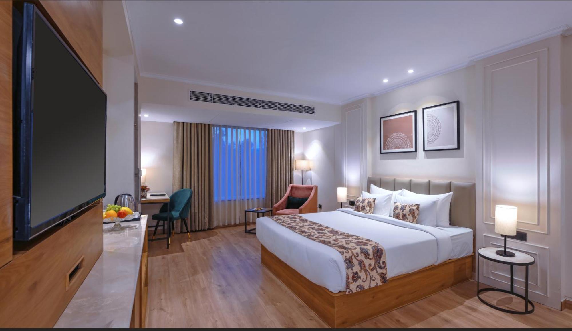 Royale Sarovar Portico Agra 4*