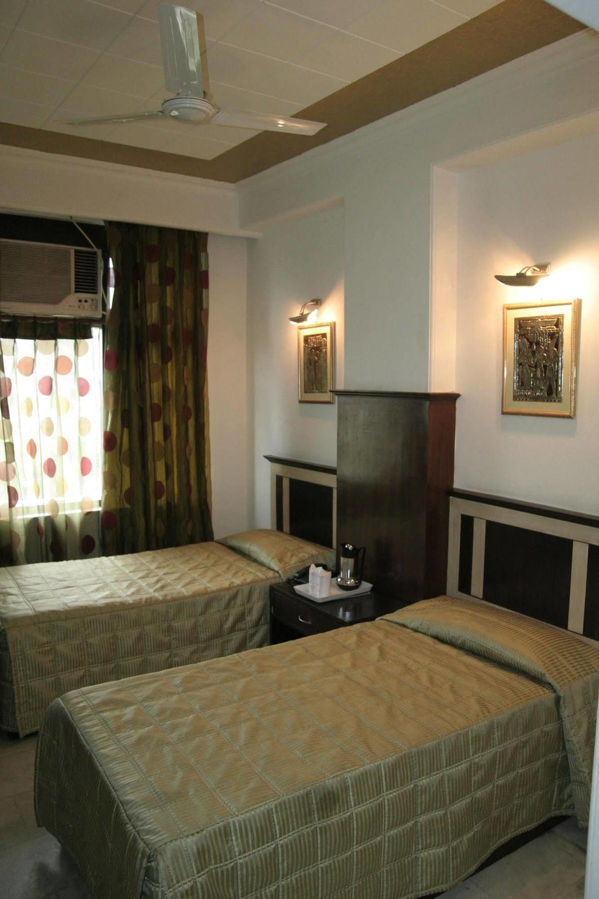 Royale Sarovar Portico Agra 4* Agra (Uttar Pradesh)