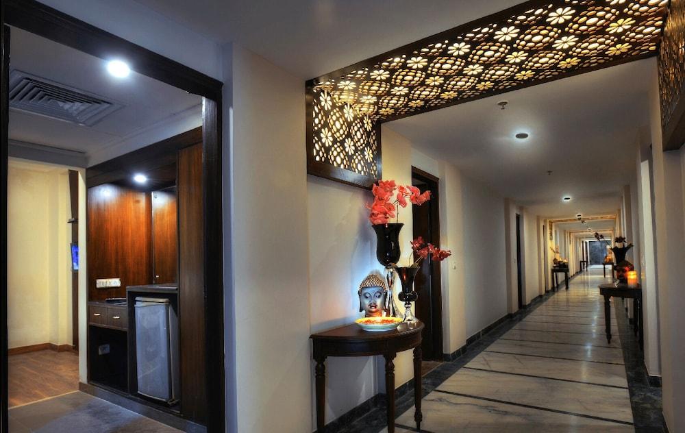 Hotel Royale Sarovar Portico Agra 4*