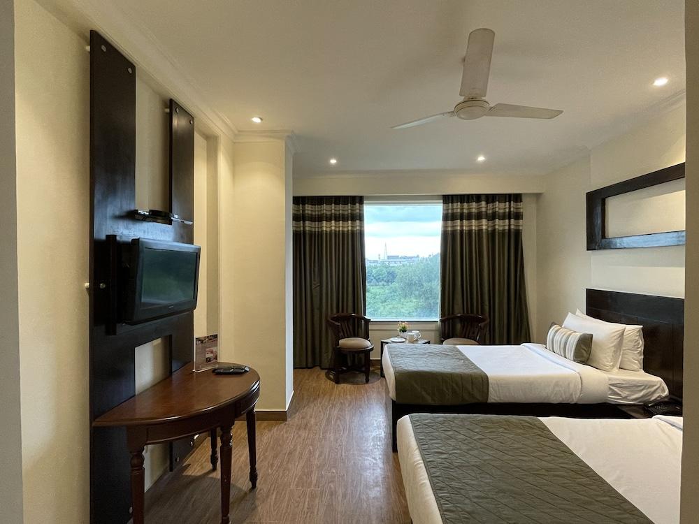 Hotel Royale Sarovar Portico Agra 4*
