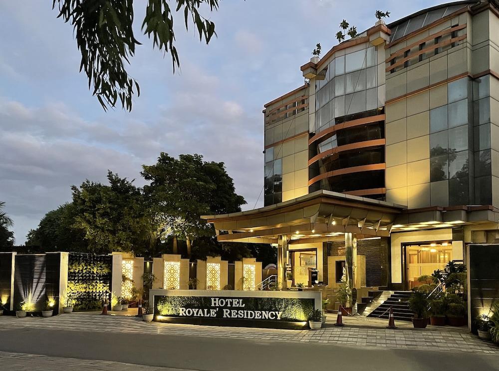 Royale Sarovar Portico Agra Hotel 4*