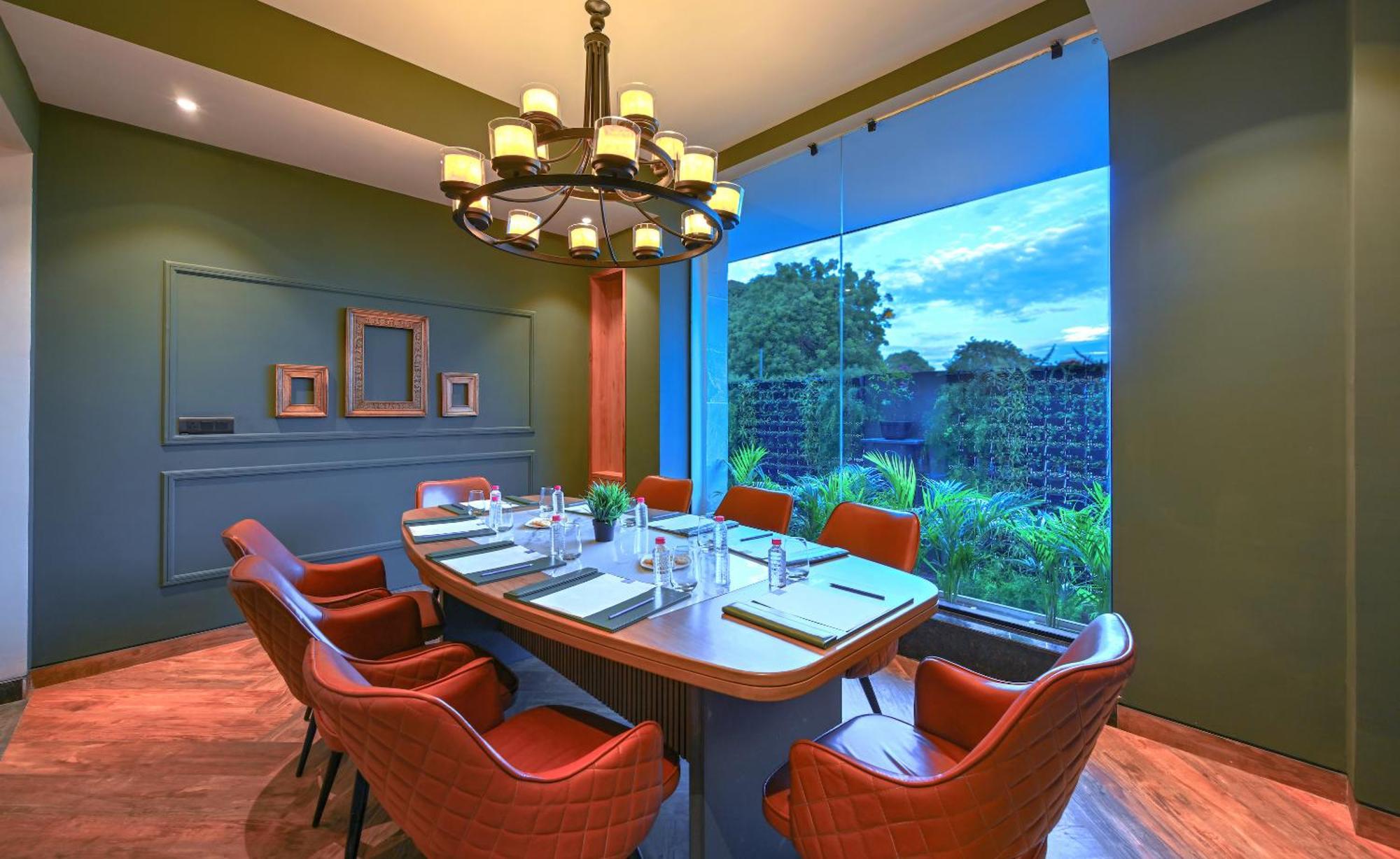 Royale Sarovar Portico Agra 4*