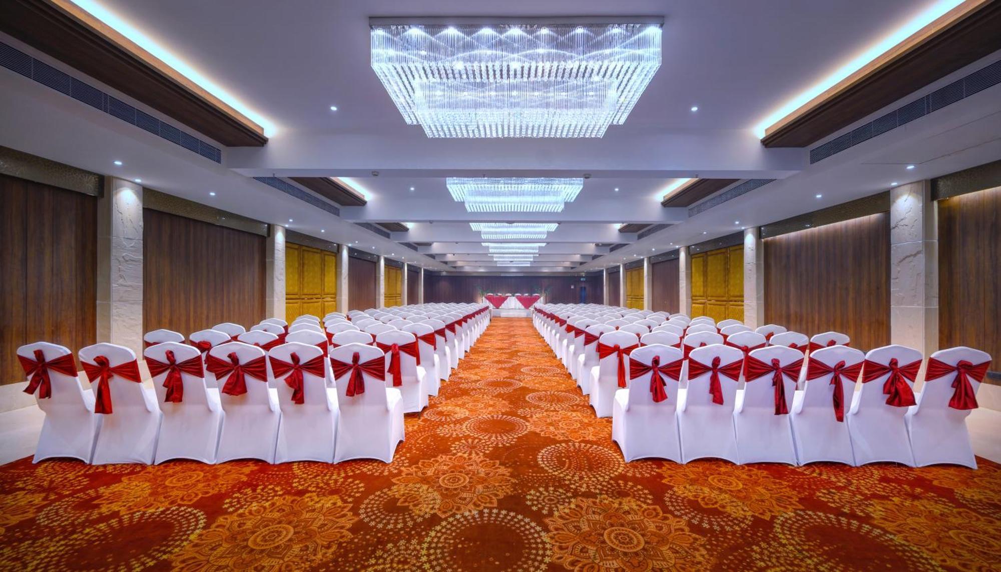 Royale Sarovar Portico Agra Hotel 4*