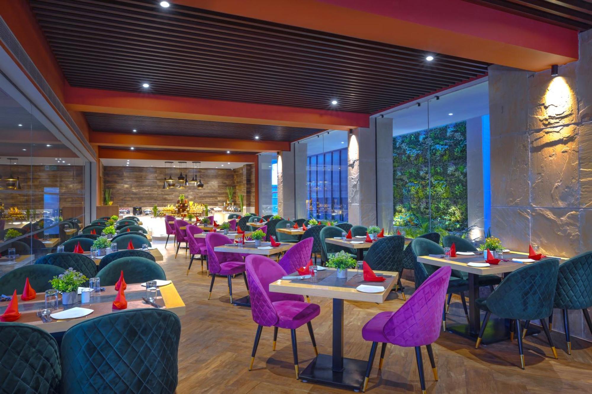 Royale Sarovar Portico Agra Hotel
