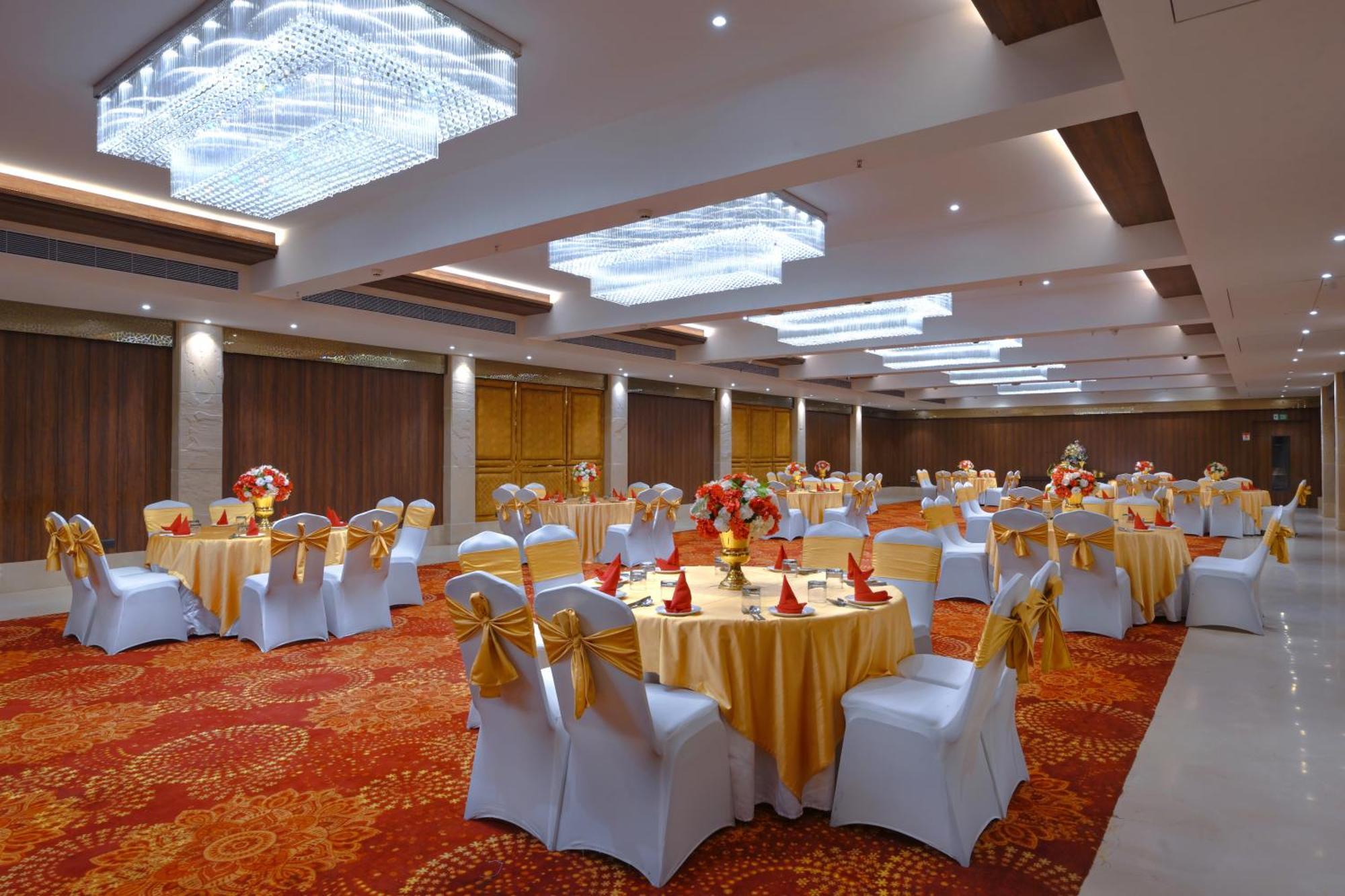 Royale Sarovar Portico Agra Hotel 4*