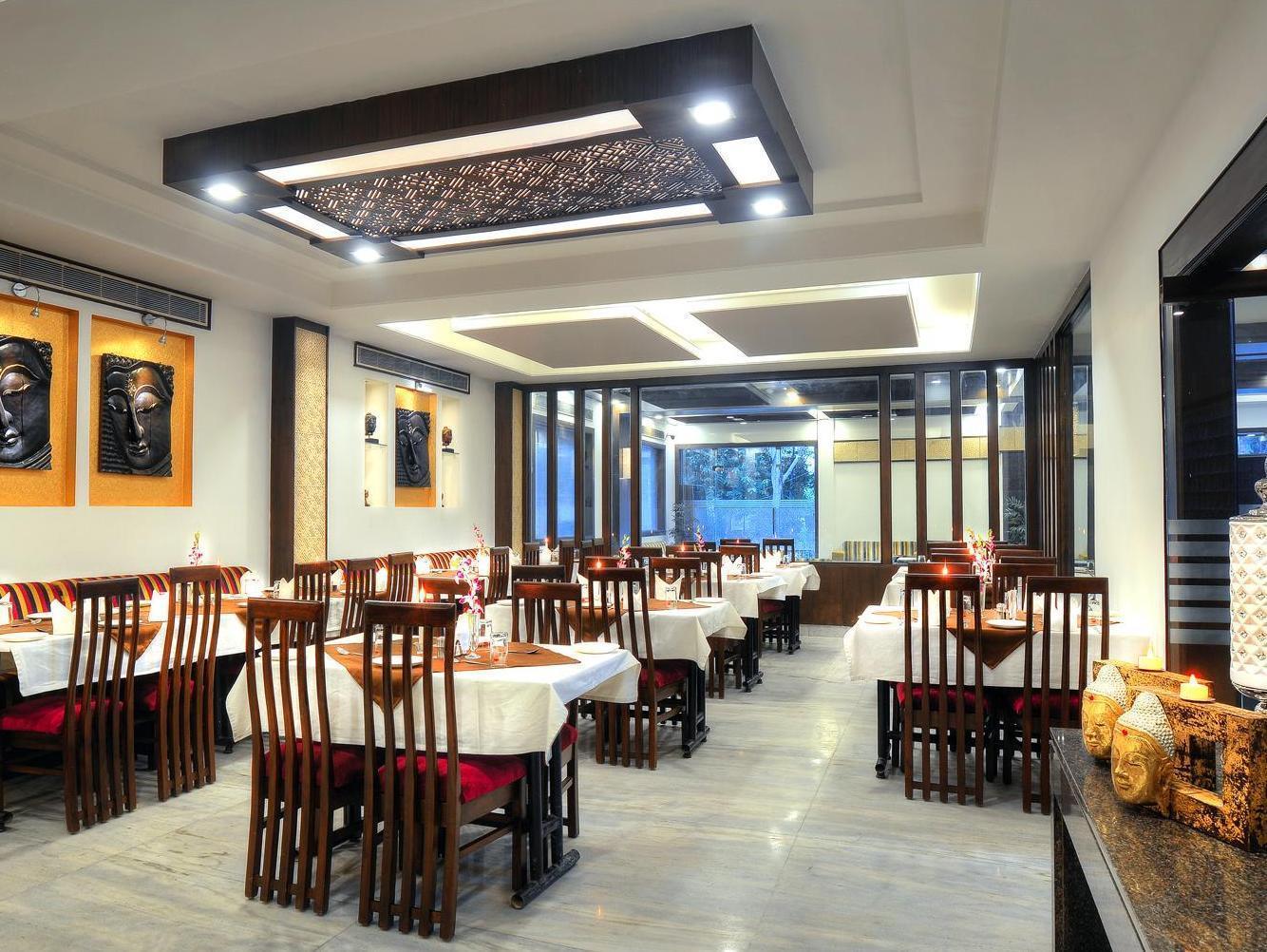 Royale Sarovar Portico Agra 4*