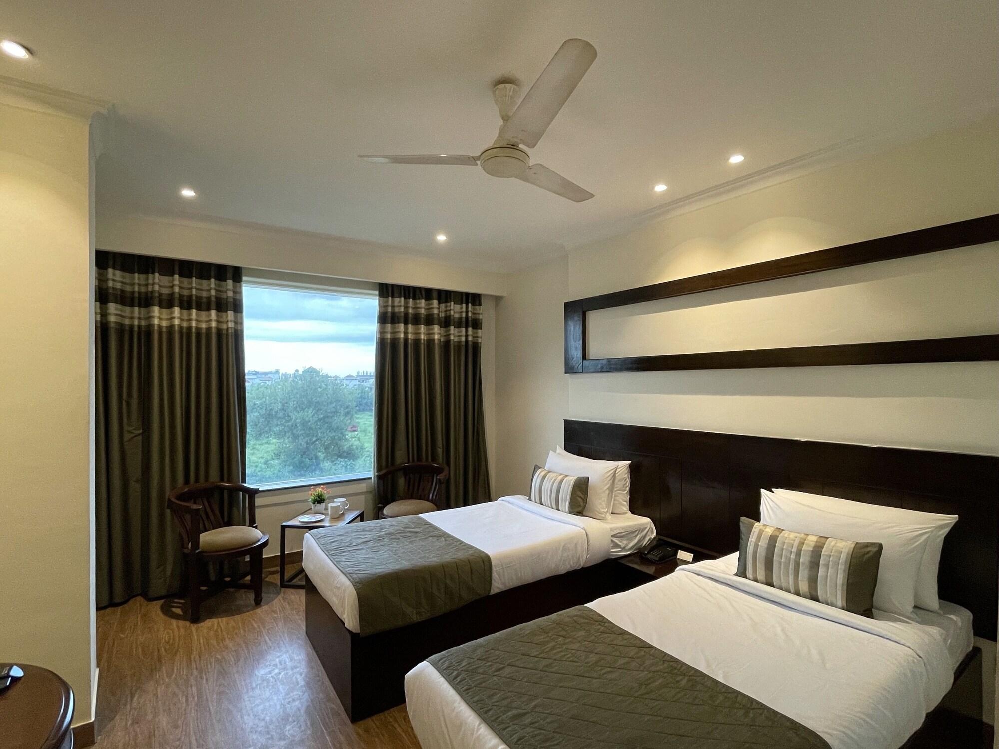 Royale Sarovar Portico Agra 4* Agra (Uttar Pradesh)